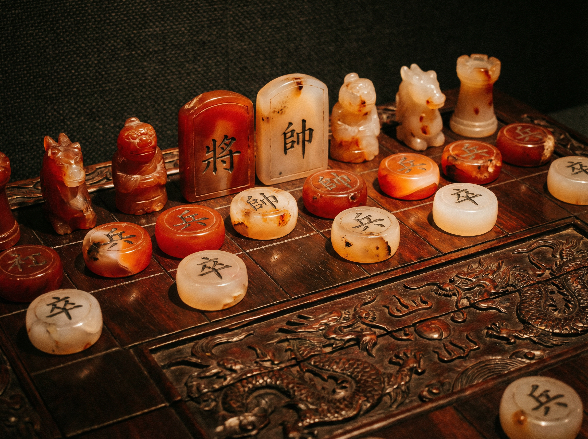 开元棋牌 - 玛瑙象棋子珍品展示